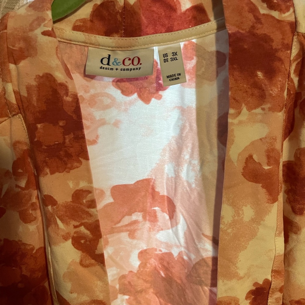 New Denim& Co floral cardigan. Size 3x color pink. New no tag